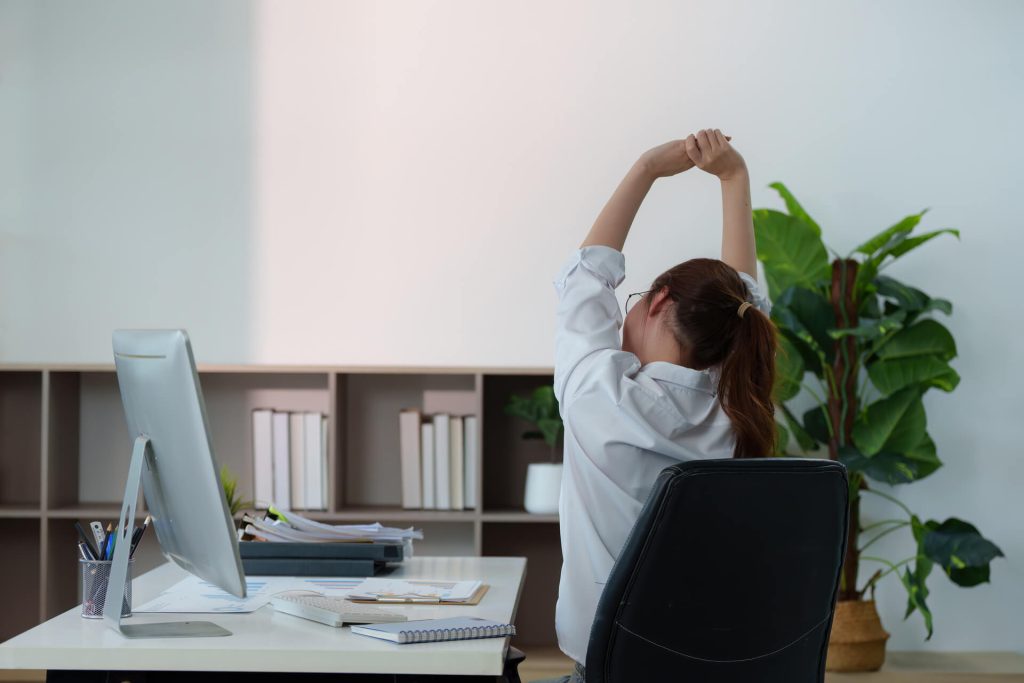 Кратки раздвижвания и почивки за профилактика на хронична болка